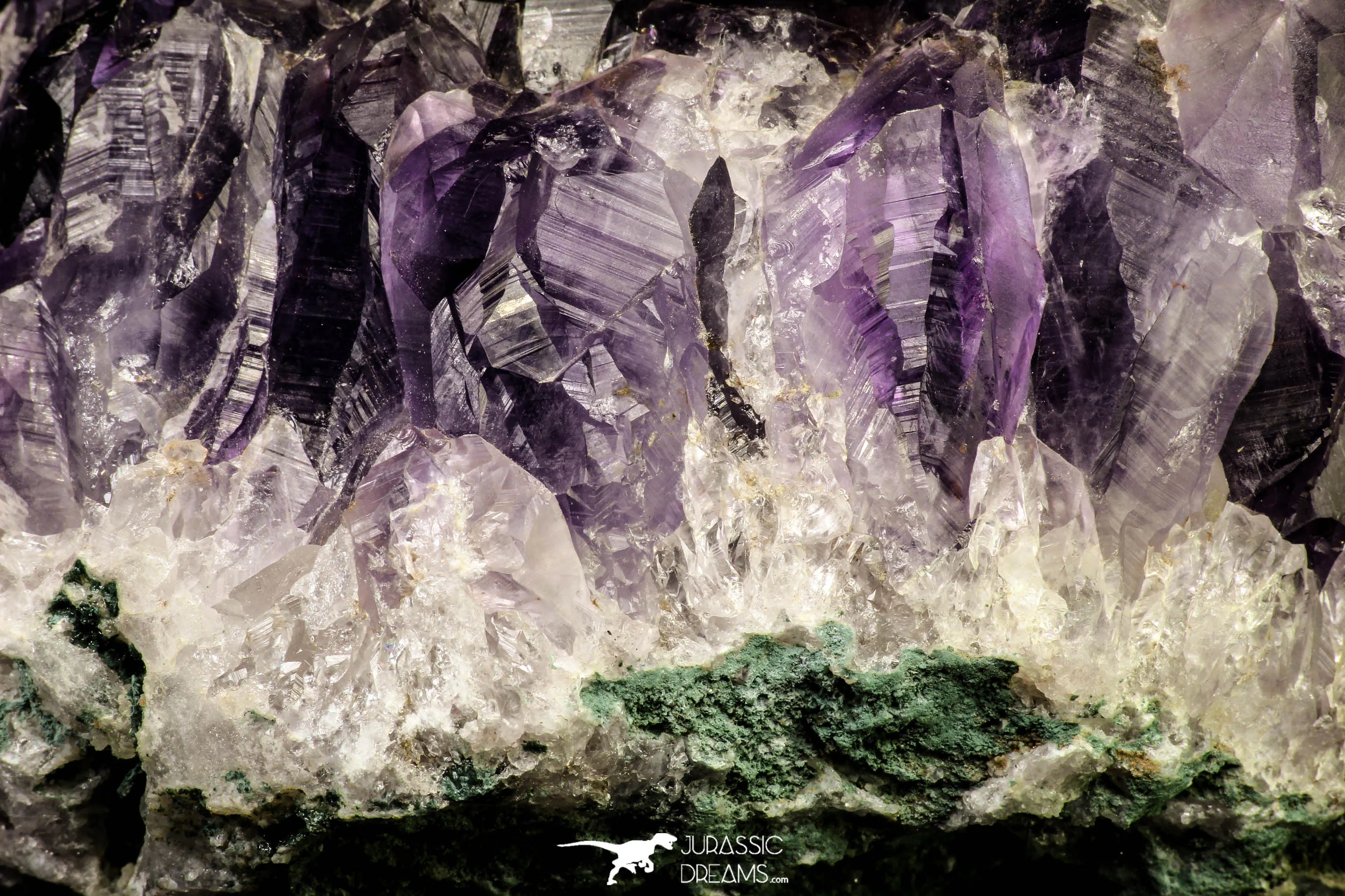 20847 - Beautiful Purple Natural Amethyst Crystals Cluster Minas Gerais District - Brazil
