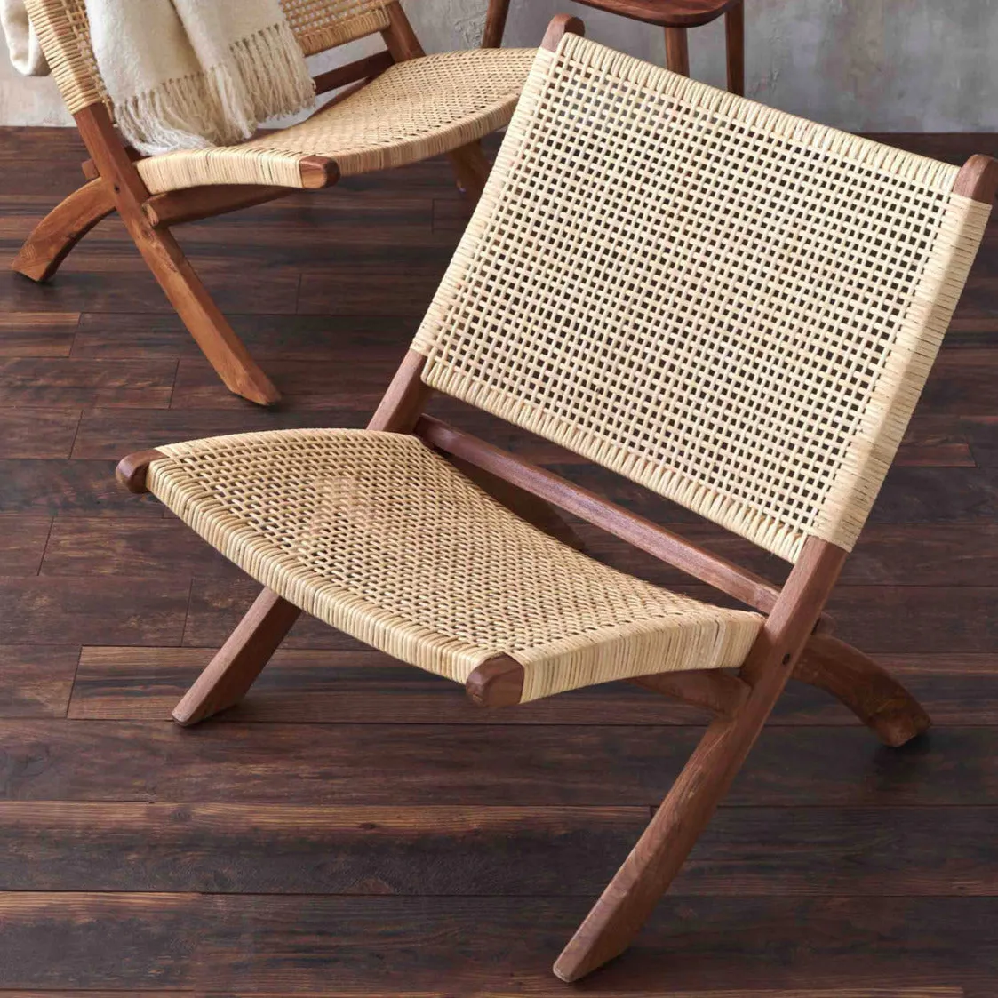 ALTA FOLDING LOUNGE CHAIR