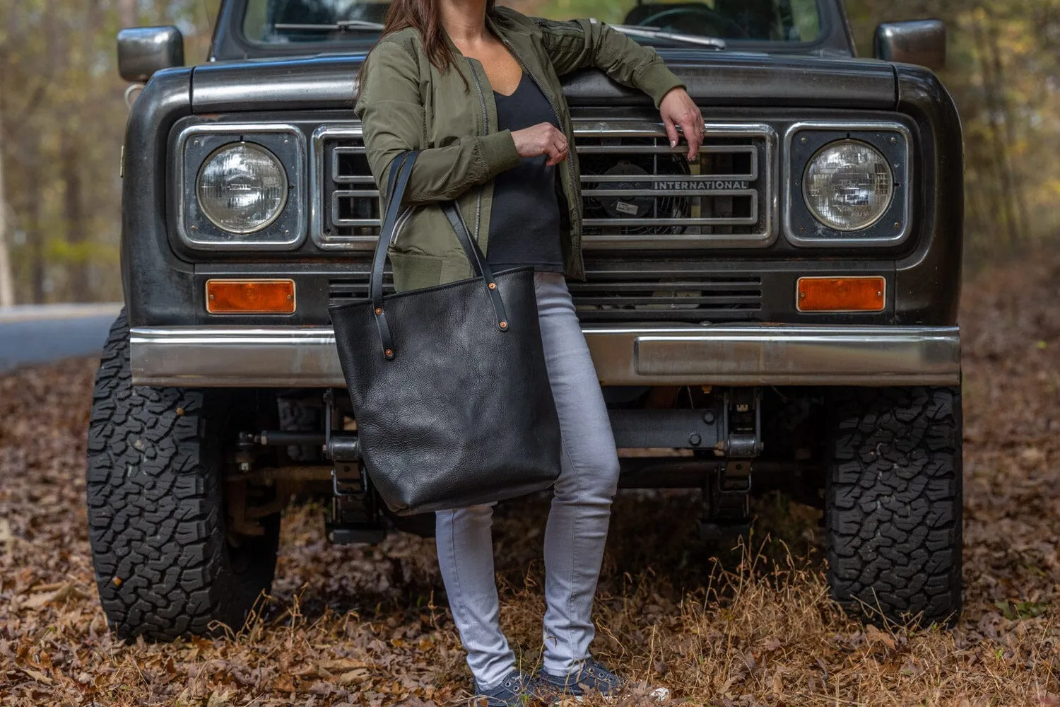 AVERY LEATHER TOTE BAG - SLIM LARGE - BLACK BISON
