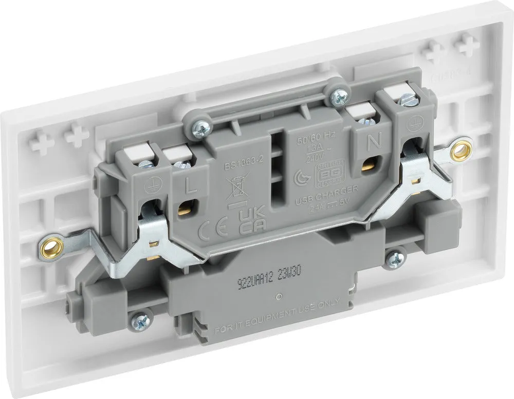 BG 922UAA12 White Square Edge 13A Double Socket   2xUSB A (12W)