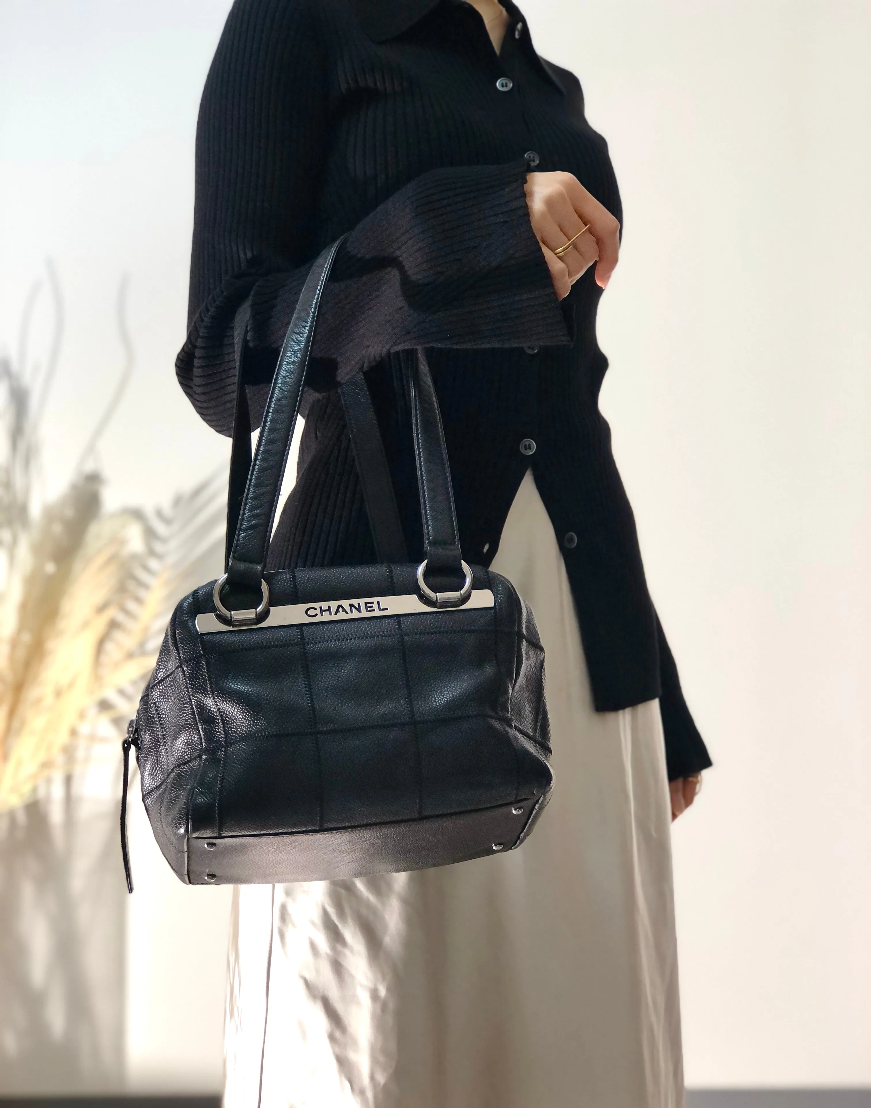 CHANEL Chocolate Bar Leather Shoulder bag Boston bag Black Vintage haptki