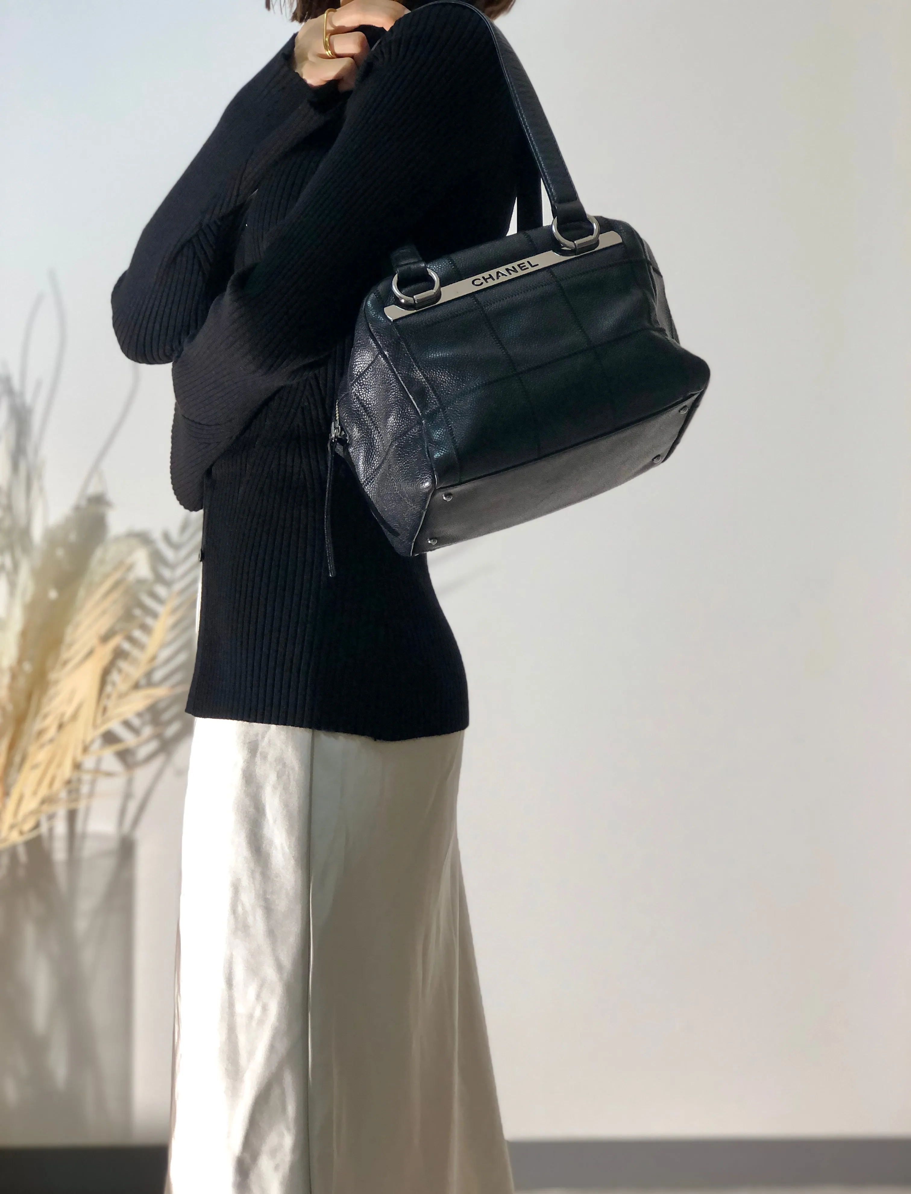 CHANEL Chocolate Bar Leather Shoulder bag Boston bag Black Vintage haptki