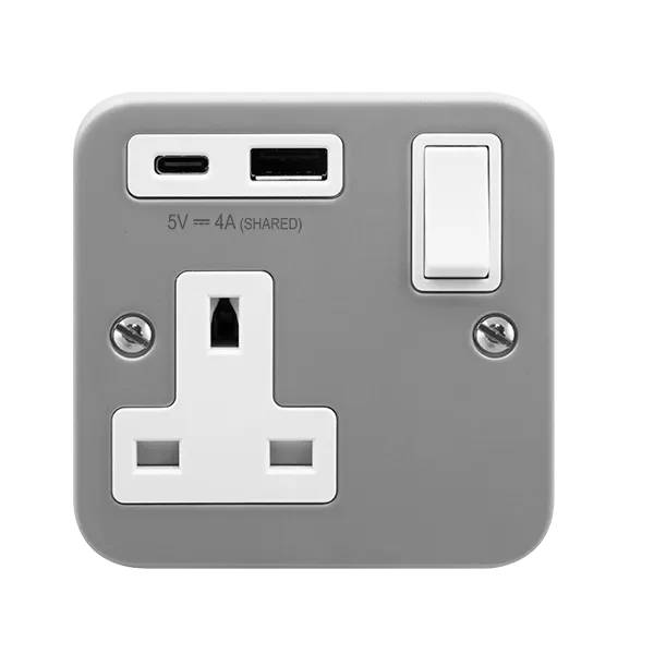 Click CL785 Metal Clad 13A 1 Gang Switched Safety Shutter Socket Outlet with Type A & C USB (4A) Outlets