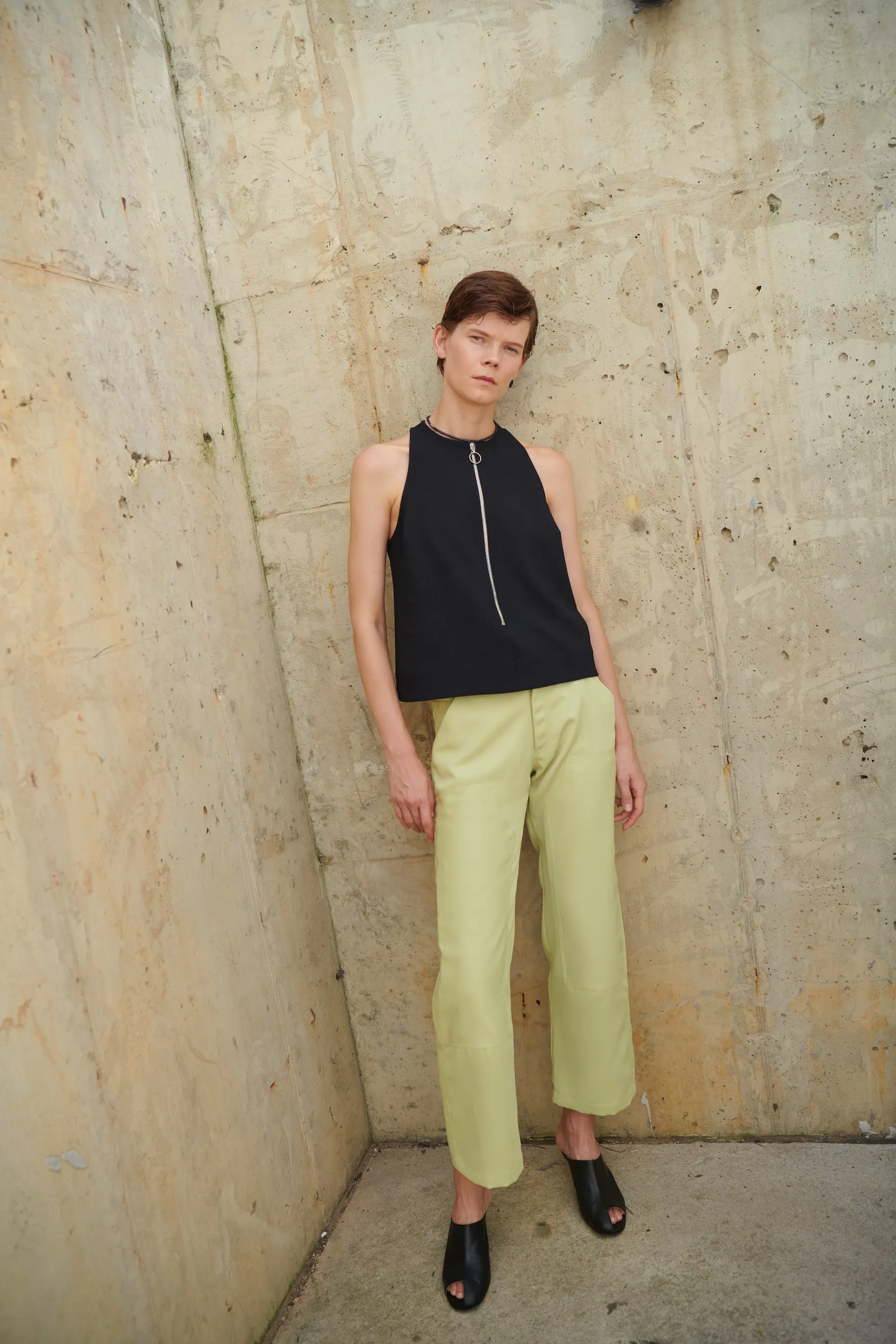 Cropped Zip Sleeveless Top - Black