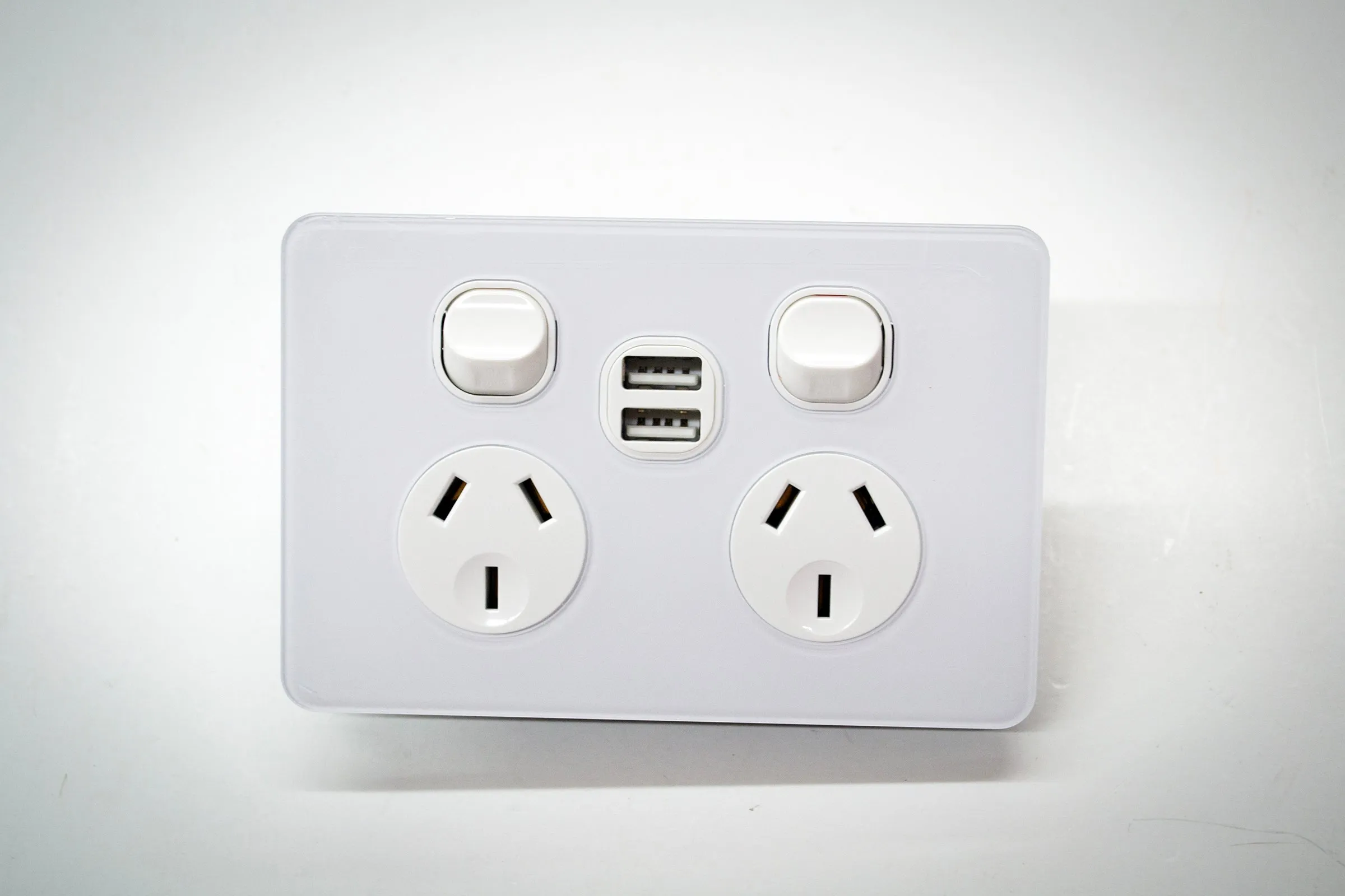 HEM Double Horizontal Power Point 10A USB