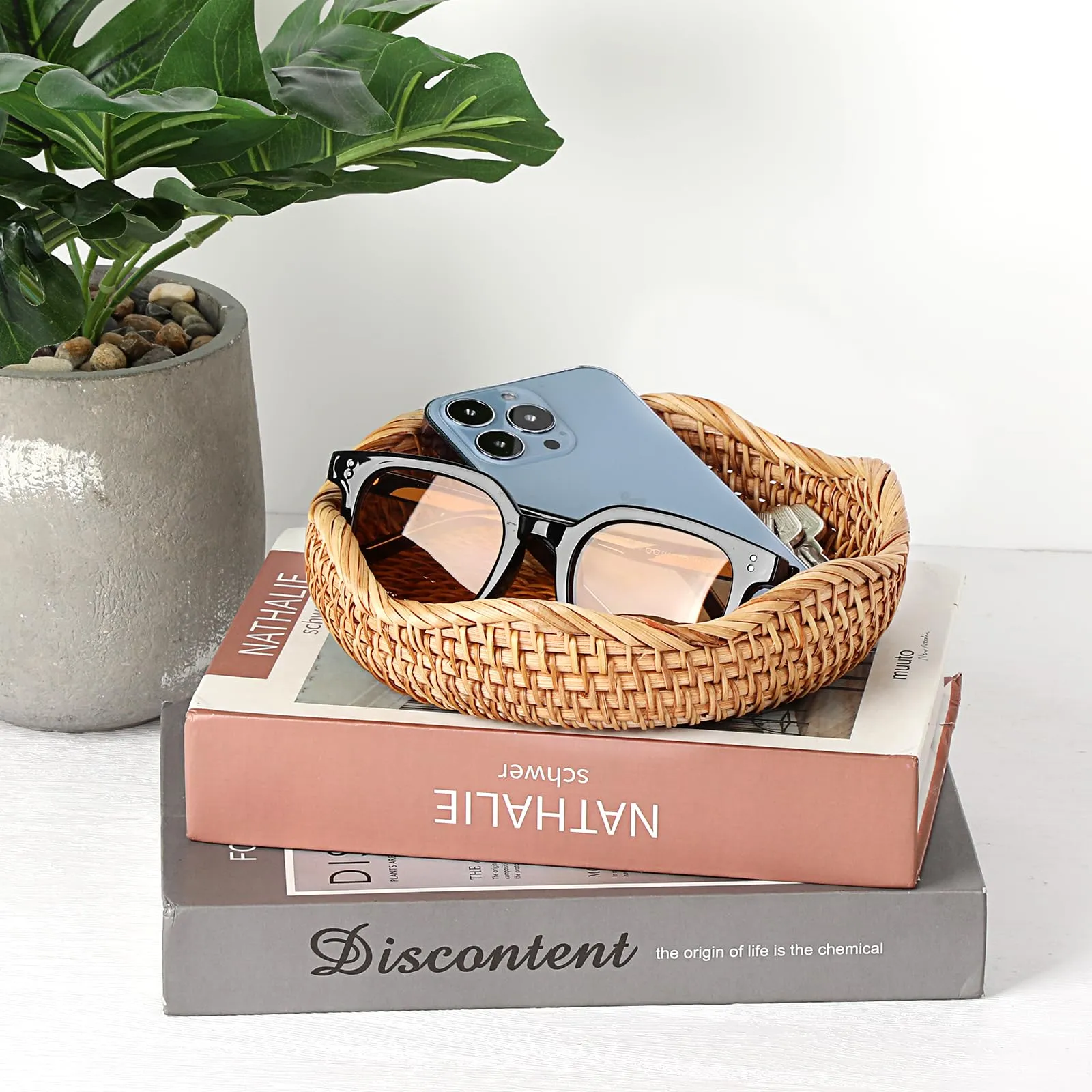 Hipiwe Round Key Basket Bowl for Entryway 7.3" Natural Rattan Fruit Bowl Woven Wicker Basket Serving Tray Rattan Organizer Basket Decorative Baskets for Kitchen Counter Bedside Living Room