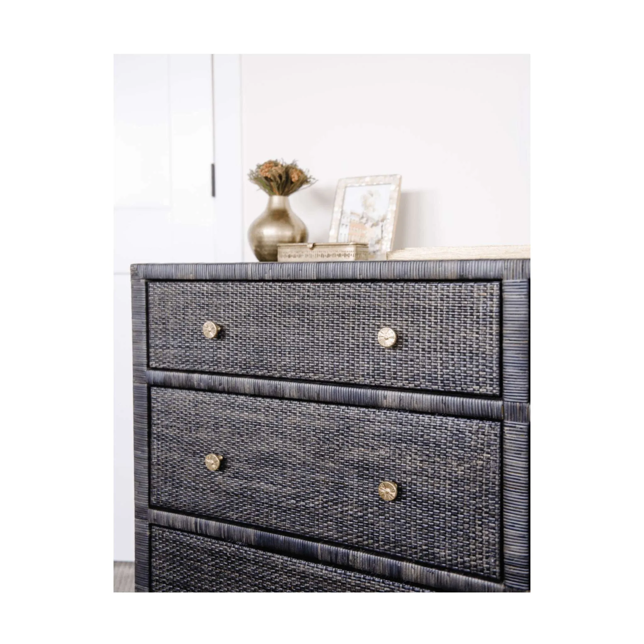 Layla Dresser