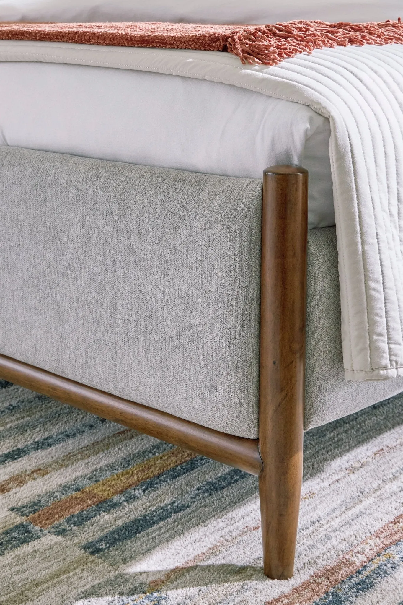Lynn Queen Bed