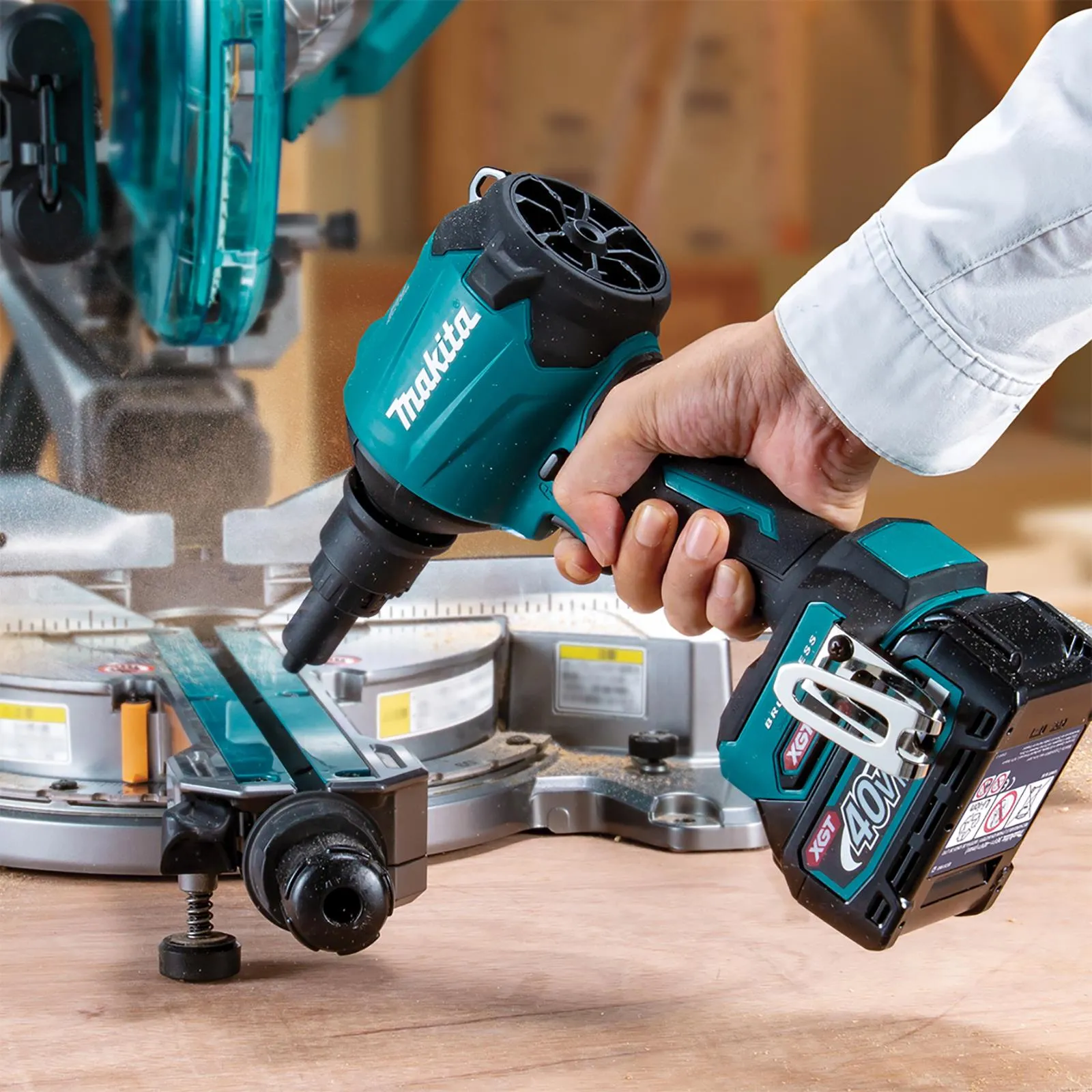 Makita Dust Blower 40V Max XGT Brushless 2 x 2.5Ah Batteries Charger Tool Bag Kit AS001GD202