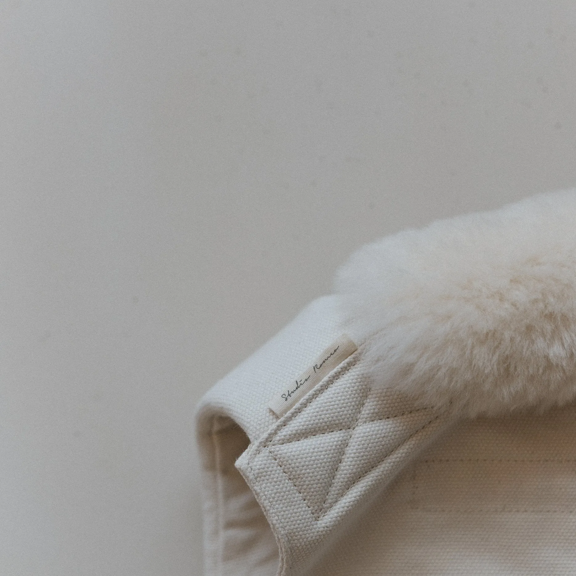 MILK SHEEPSKIN LINER FOR UP & GO CARRIER