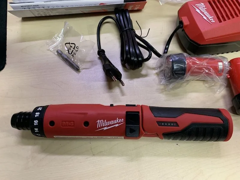 Milwaukee M4 D-202B Cordless Drill Driver / Battery Screwdriver
