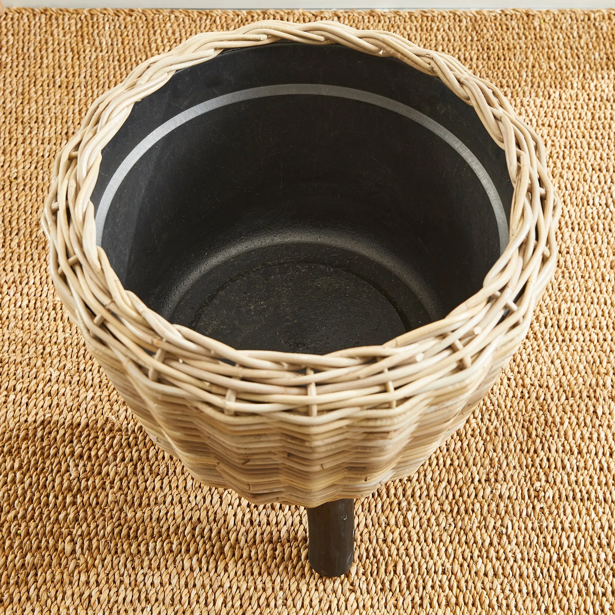 NAPA Home & Garden, WOVEN RATTAN DRY BASKET PLANT RISER 21.25",NNV427