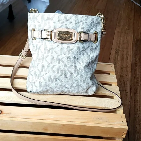 New Authentic Michael Kors Hamilton Vanilla Monogram Large Crossbody Bag