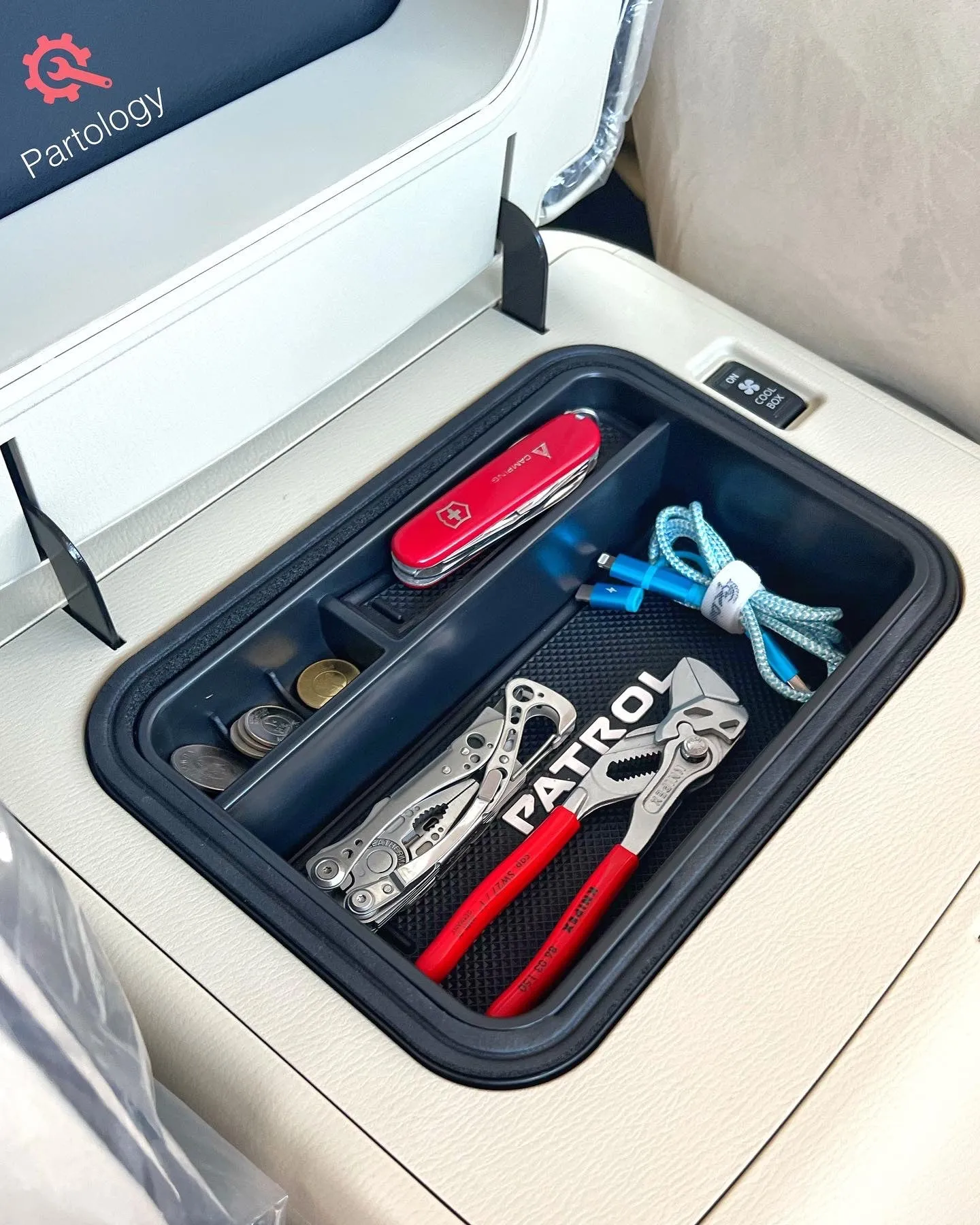 Partology - Nissan Patrol Y62 center console organizer (2010 - 2024)