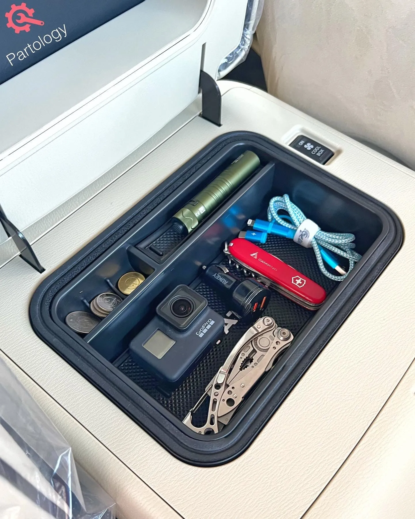Partology - Nissan Patrol Y62 center console organizer (2010 - 2024)