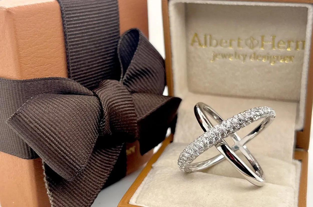 Ring 18kt Gold Half Solid & Half 3-Row Diamonds Cross