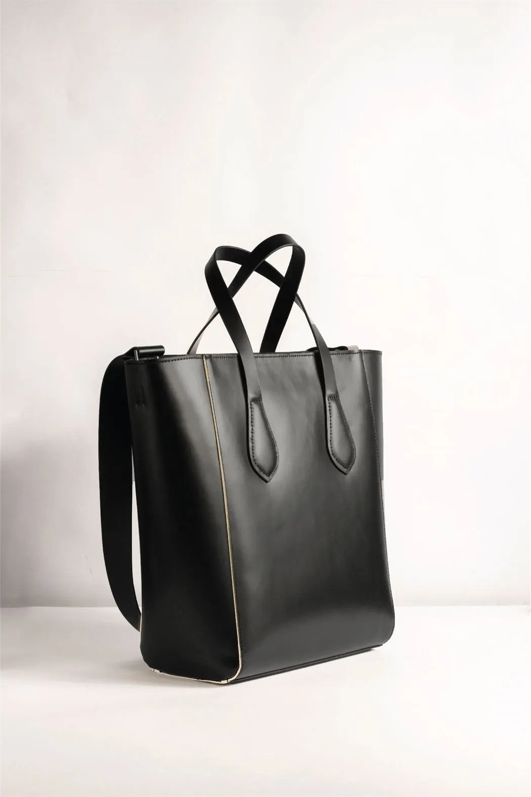 Tanned   I   Ordinary Tote    Tote  Black  TO/OT-BLK  I Leather Bag