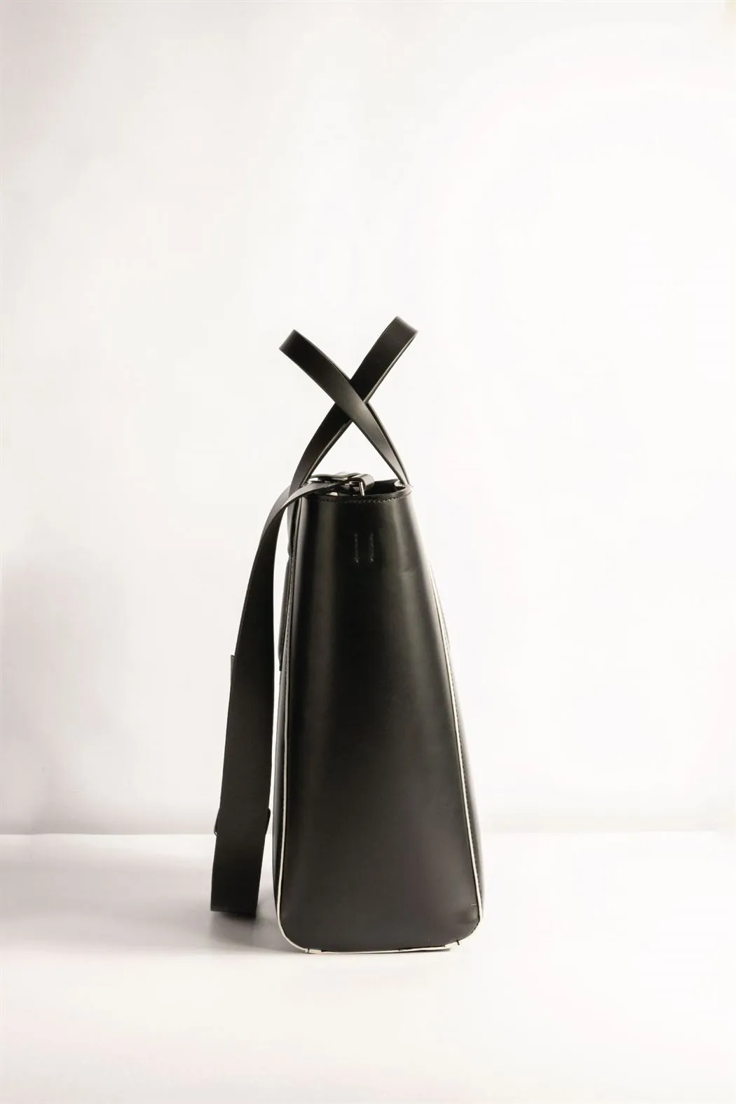 Tanned   I   Ordinary Tote    Tote  Black  TO/OT-BLK  I Leather Bag