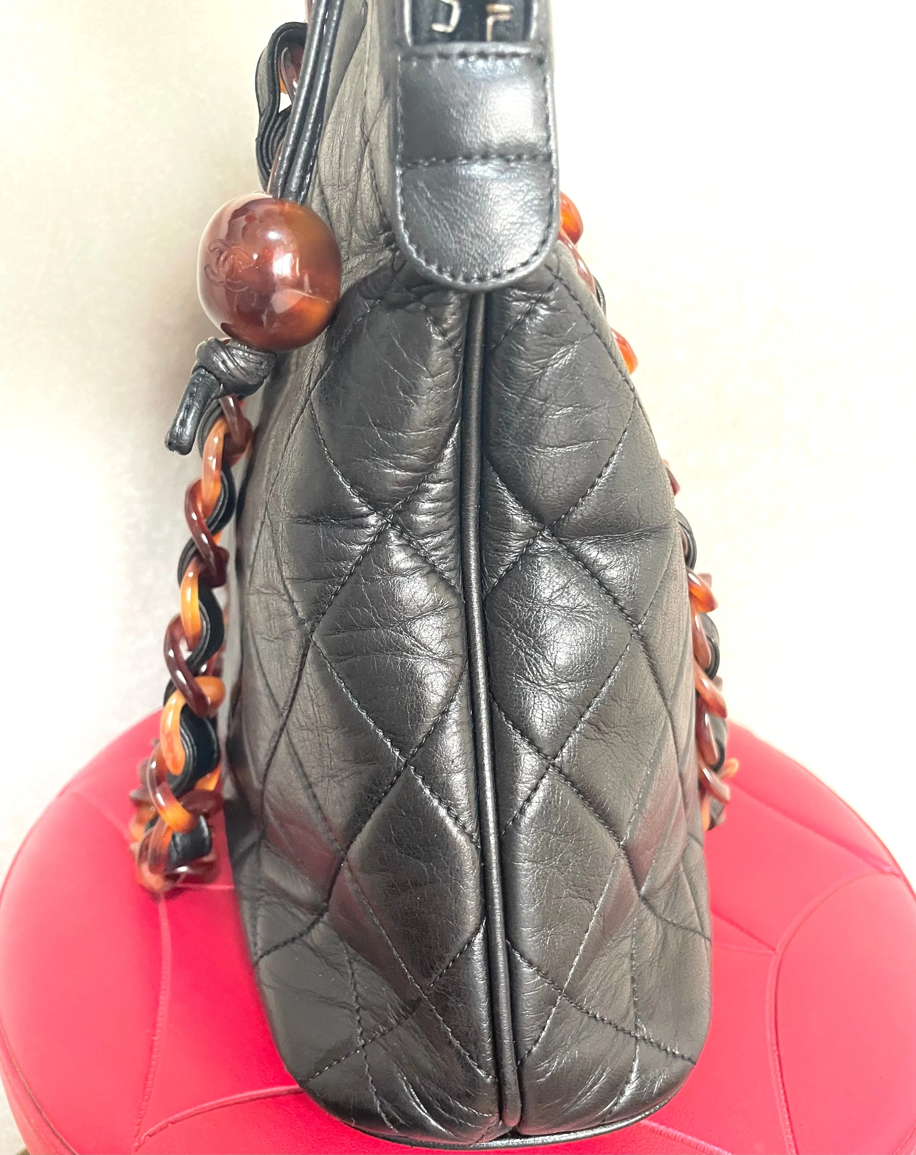 Vintage CHANEL black lambskin large tote bag with brown plastic chains and CC mark charm to the LAMPO zipper. 050206ac3