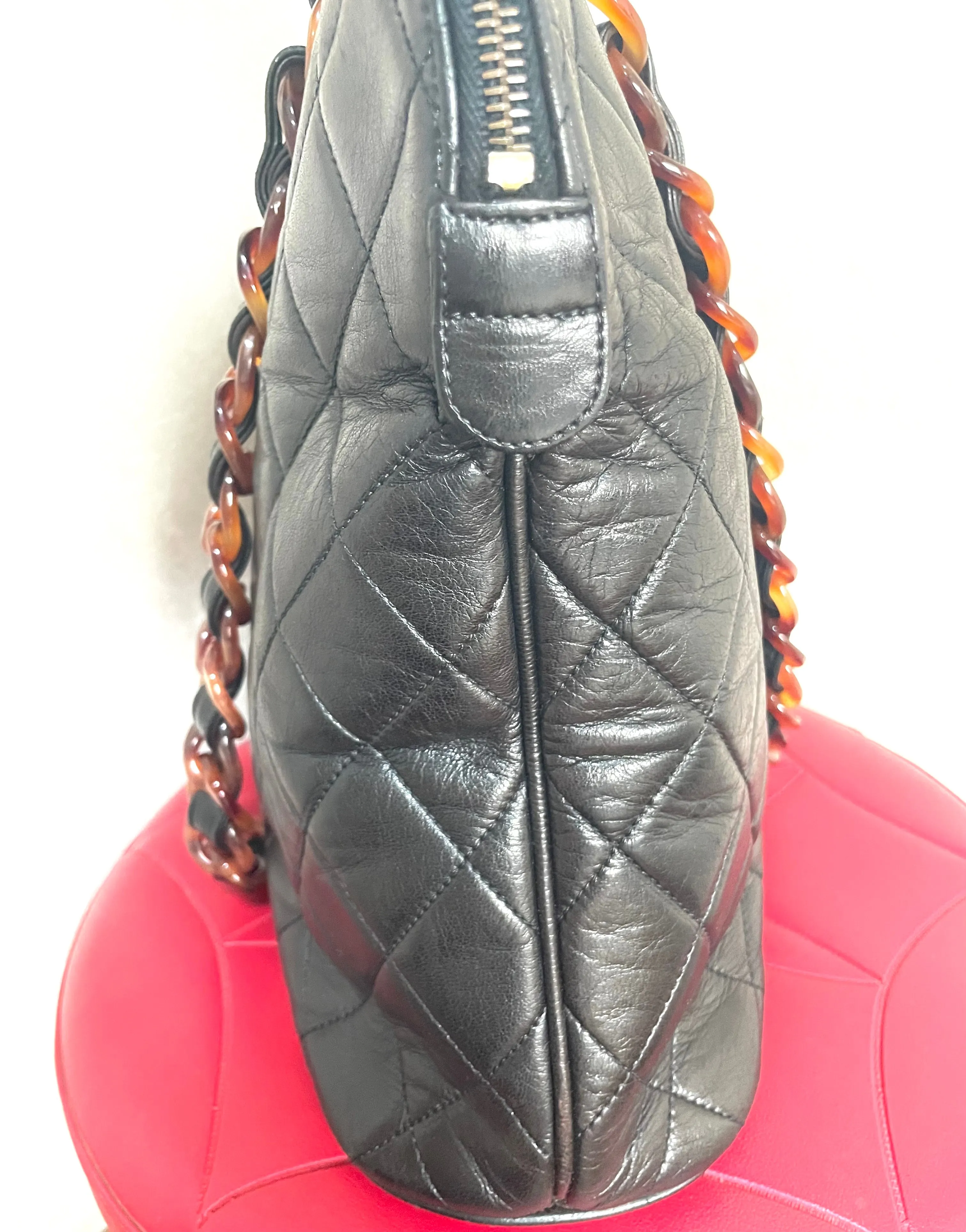 Vintage CHANEL black lambskin large tote bag with brown plastic chains and CC mark charm to the LAMPO zipper. 050206ac3