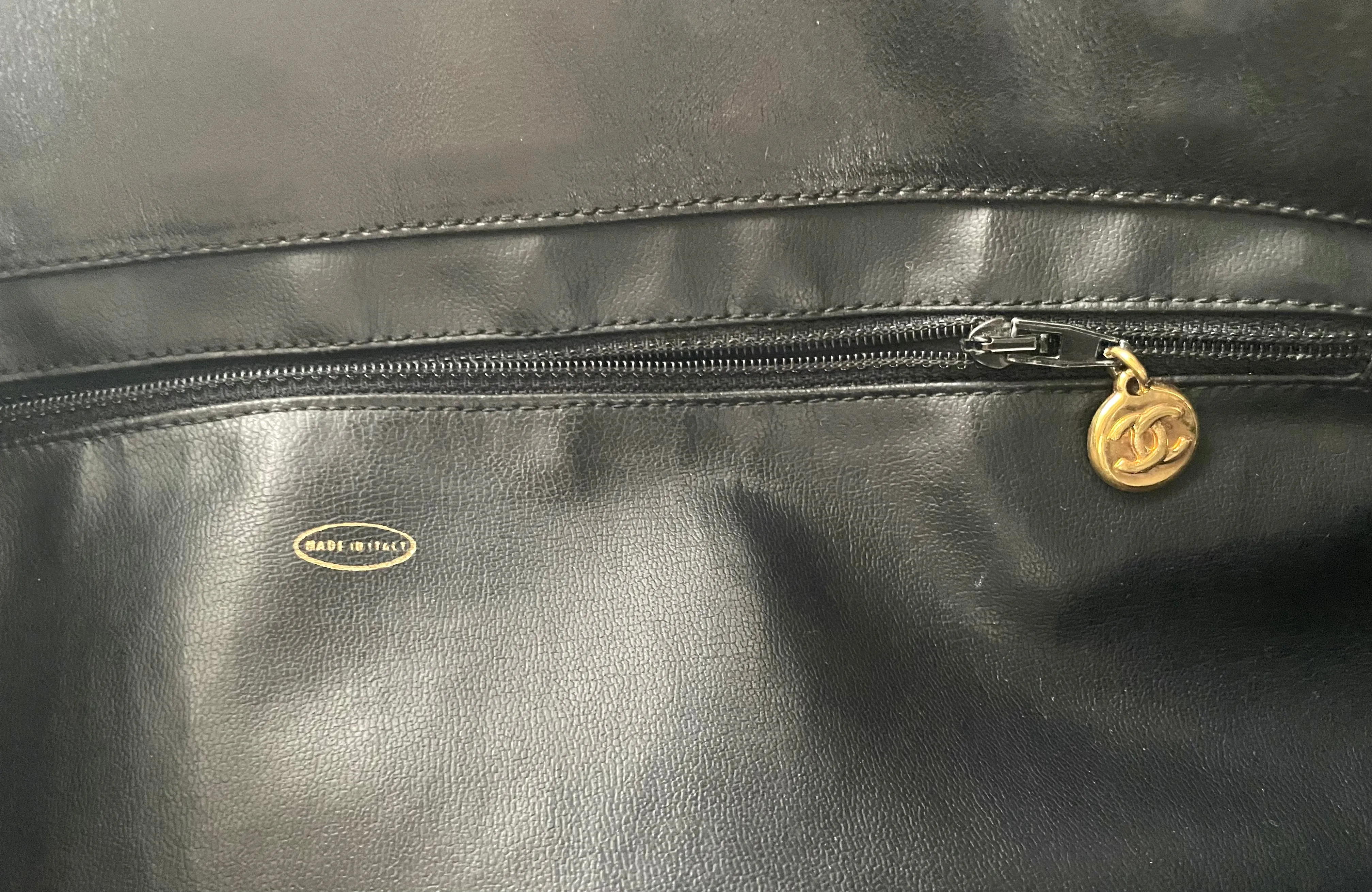 Vintage CHANEL black lambskin large tote bag with brown plastic chains and CC mark charm to the LAMPO zipper. 050206ac3