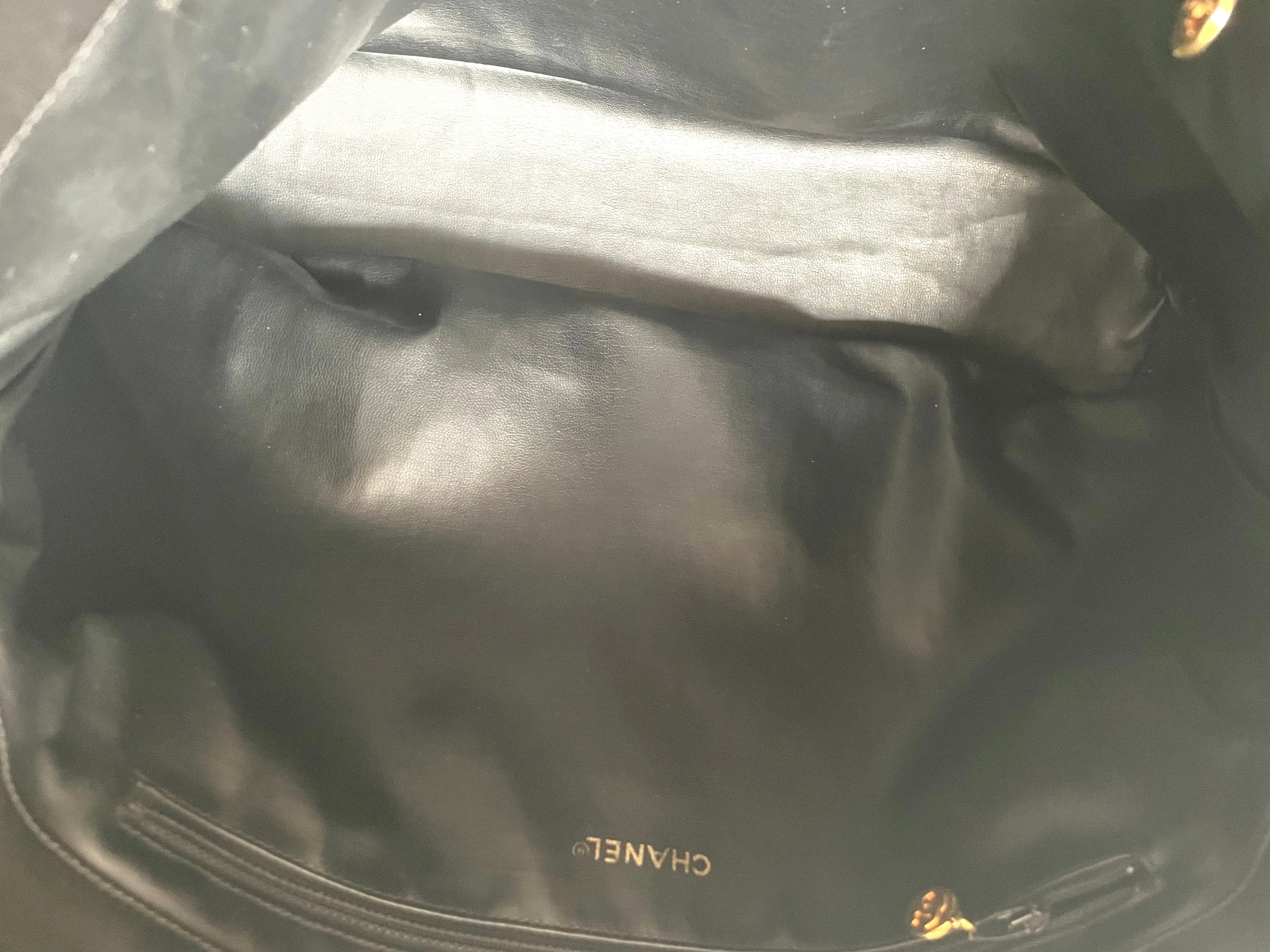 Vintage CHANEL black lambskin large tote bag with brown plastic chains and CC mark charm to the LAMPO zipper. 050206ac3
