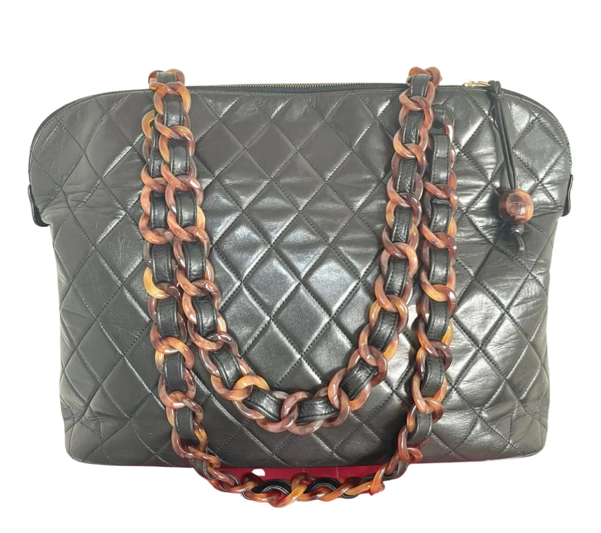 Vintage CHANEL black lambskin large tote bag with brown plastic chains and CC mark charm to the LAMPO zipper. 050206ac3