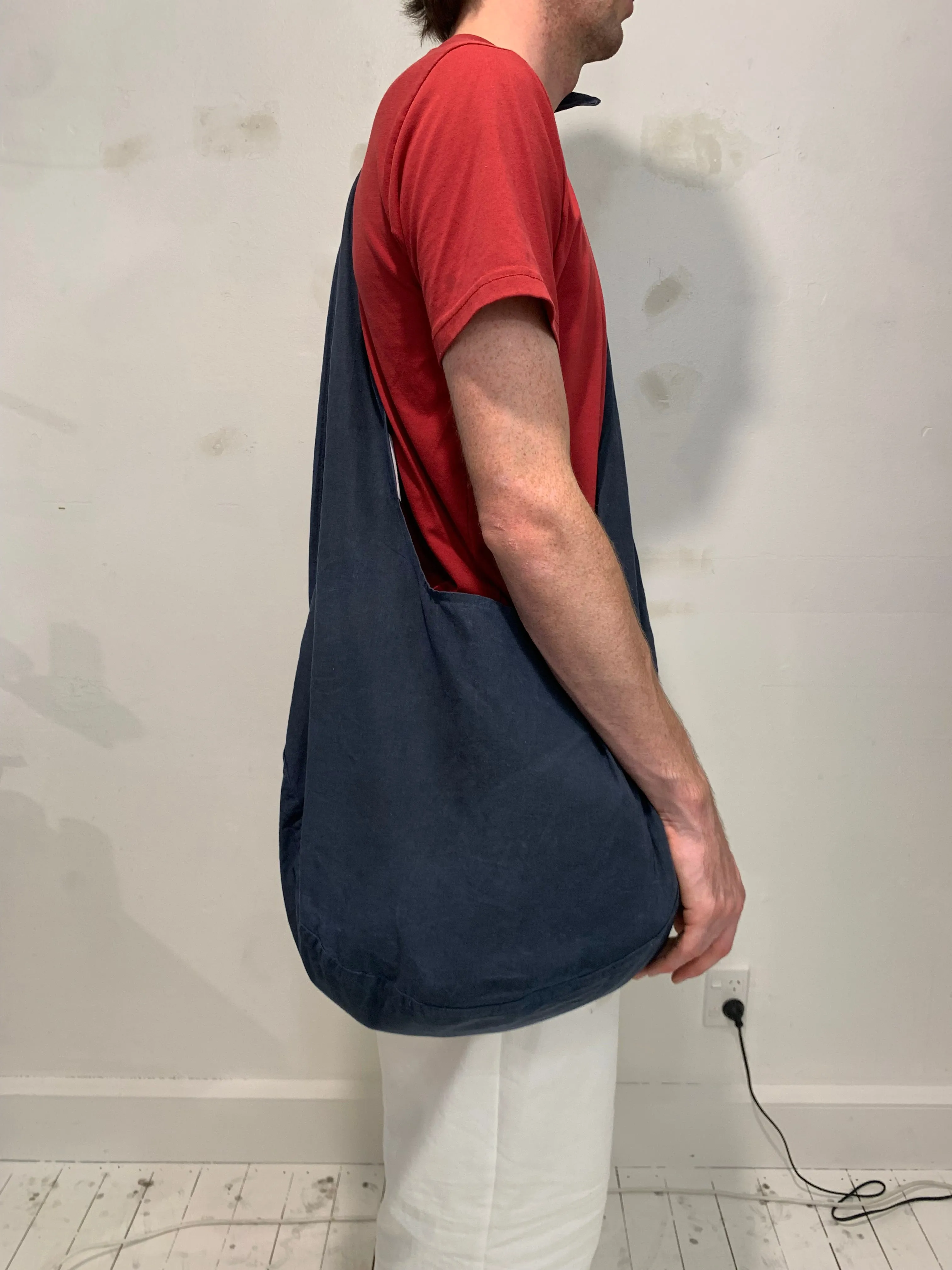 Waxed sling bag, blue