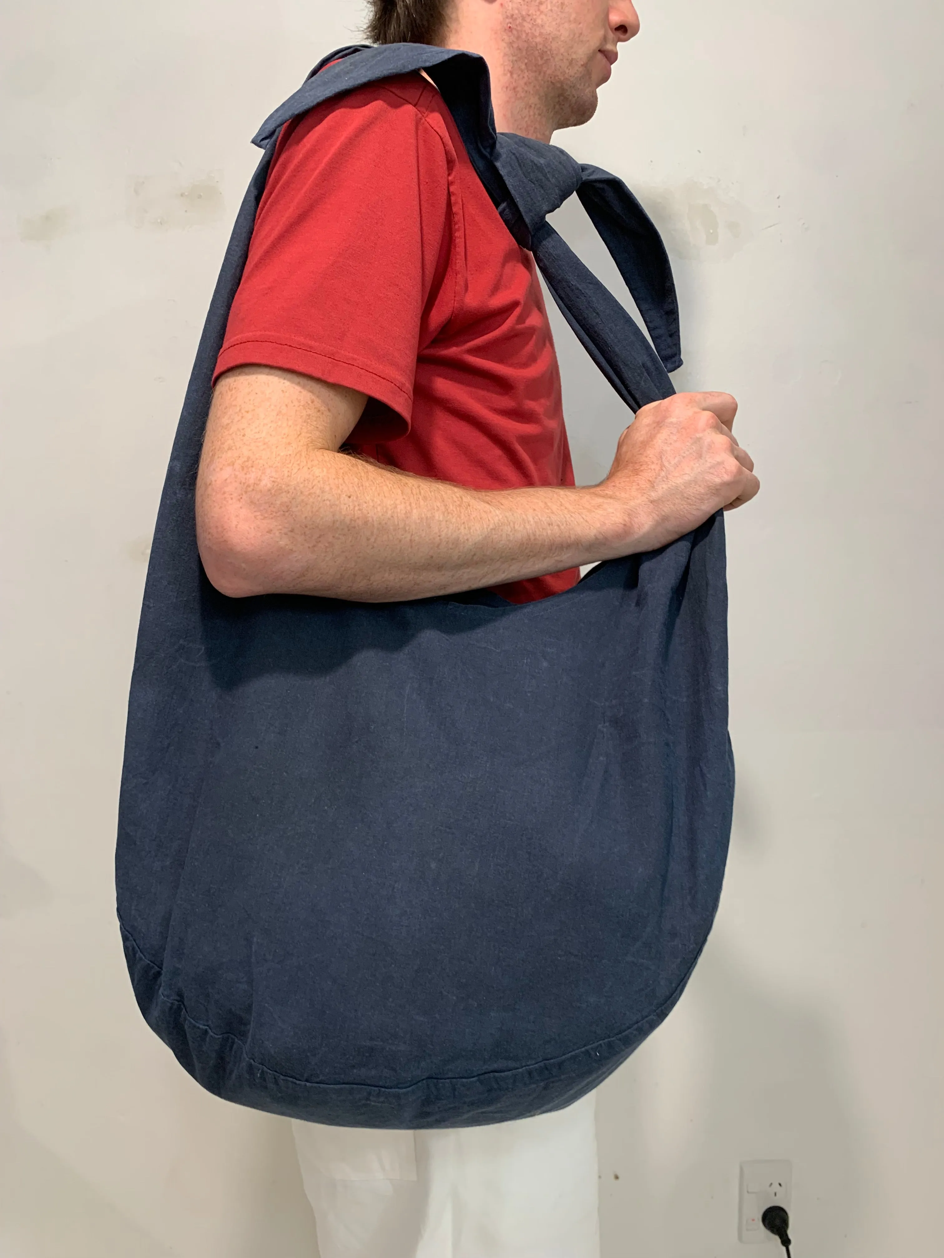 Waxed sling bag, blue
